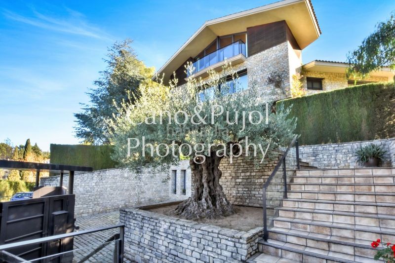 Foto e114059e-19c6-414c-a5aa-08599ecbca0c. Casa amb calefacció aparcament piscina a Gelida