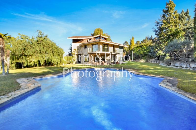 Foto e81252ff-3c8e-45e1-93d3-c41b090cd17b. Casa amb calefacció aparcament piscina a Gelida