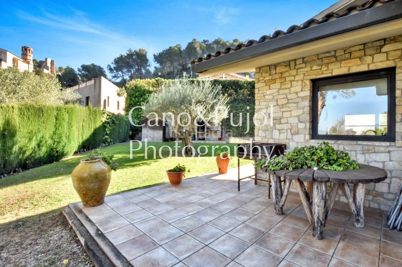 Foto f059dee7-6029-46aa-8ce2-12972ec5b6d5. Casa amb calefacció aparcament piscina a Gelida