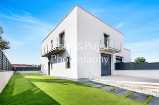 Casa adossada a Taradell. Casa pareada de obra nueva en taradell