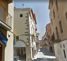 Edifici a Agramunt. Edificación de tres plantas en agramunt