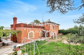 House in Piera. Casa con gran jardín en piera