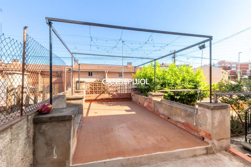 Foto cbee66b2-91d2-4bb2-8a56-1d2b6e18f768. Casa amb calefacció aparcament a Castellbisbal