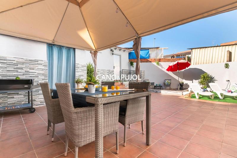 Foto 0a10e6bf-d396-49b5-a861-1f6c0383d9a8. Piso planta baja en rubi en Mercat Rubí