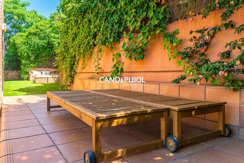 Foto 0c909c42-6ac2-4876-94d0-395a12aef8a0. Casa amb calefacció aparcament piscina a Mira-sol Sant Cugat del Vallès