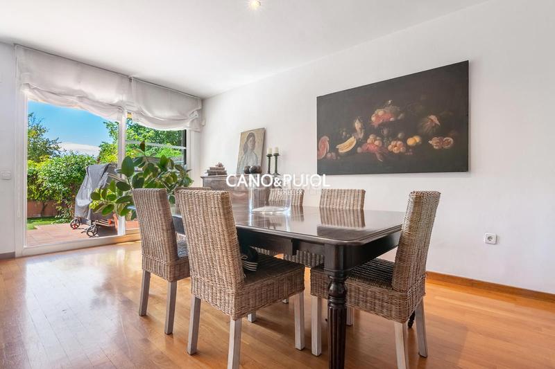 Foto 0c9c7b6d-3eb8-42aa-8e30-781f9fe45aac. Casa amb calefacció aparcament piscina a Mira-sol Sant Cugat del Vallès