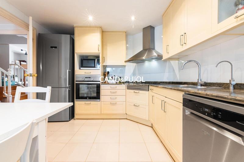 Foto 0ff23c16-f230-48db-866f-7f23b9594c27. Casa amb calefacció aparcament piscina a Mira-sol Sant Cugat del Vallès