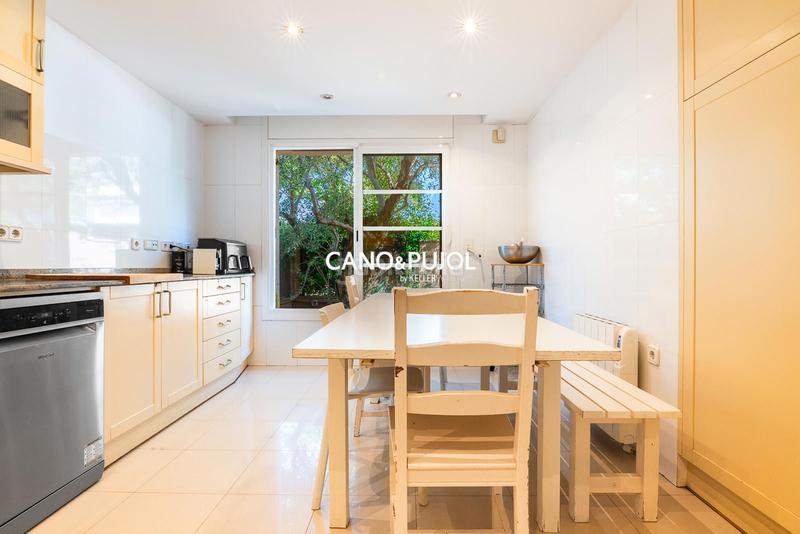 Foto 274e7d3f-2278-4f26-8623-f60f66e477e2. Casa amb calefacció aparcament piscina a Mira-sol Sant Cugat del Vallès