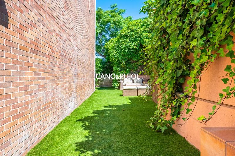 Foto 2a02dab9-511e-4f5b-9668-ef902b54aad5. Casa amb calefacció aparcament piscina a Mira-sol Sant Cugat del Vallès