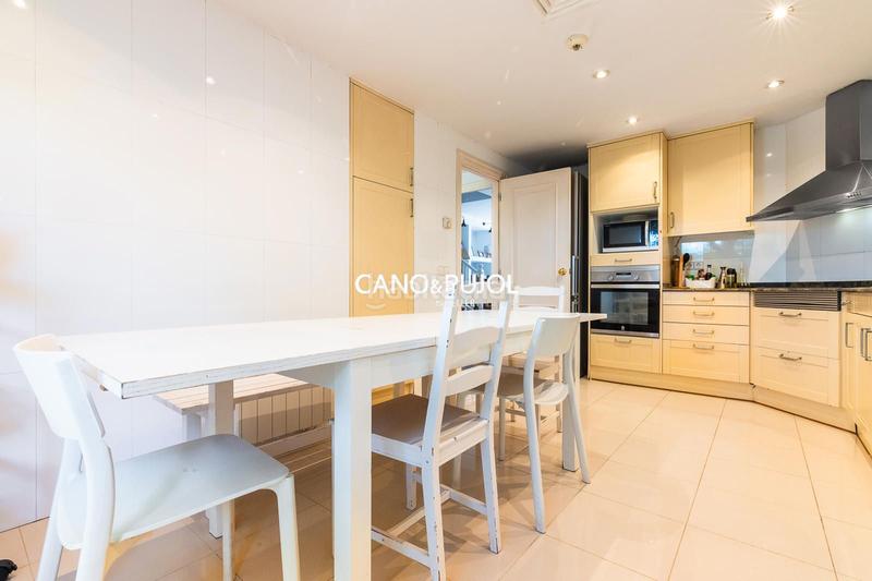 Foto 315ab1cd-e0e8-4bb2-b5f0-2abfd7e7311a. Casa amb calefacció aparcament piscina a Mira-sol Sant Cugat del Vallès