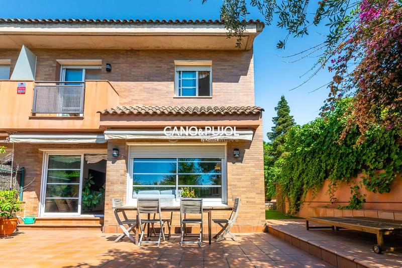 Foto 3a23c3fd-a0e5-4fb8-b91e-a973d268ef32. Casa amb calefacció aparcament piscina a Mira-sol Sant Cugat del Vallès