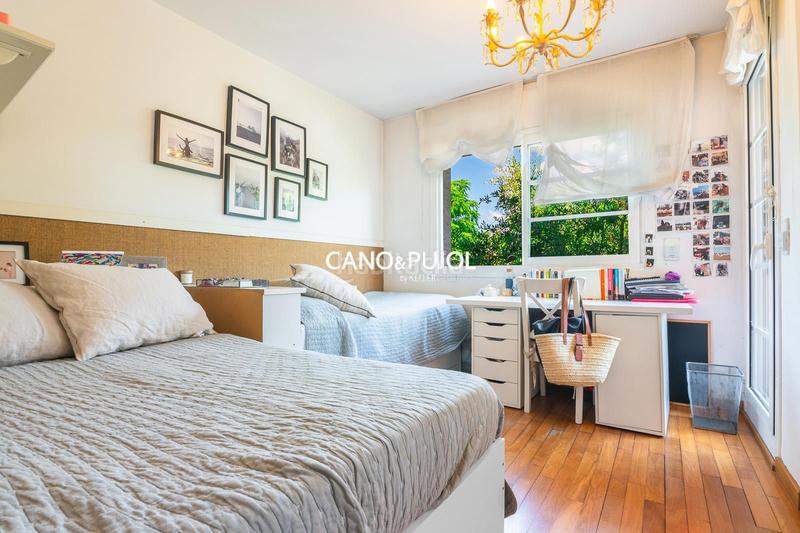 Foto 55a9ea79-c267-4d81-b540-aecd1cb982d8. Casa amb calefacció aparcament piscina a Mira-sol Sant Cugat del Vallès