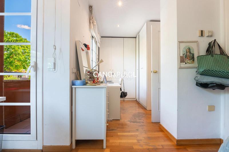 Foto 59f22bf2-69d0-4e1d-a07c-5194ac3a5a5a. Casa amb calefacció aparcament piscina a Mira-sol Sant Cugat del Vallès