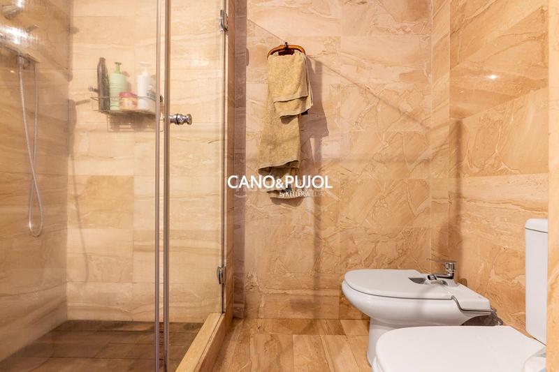 Foto 5ba6be3b-38e2-49a3-bf30-ef896138a5d6. Casa amb calefacció aparcament piscina a Mira-sol Sant Cugat del Vallès