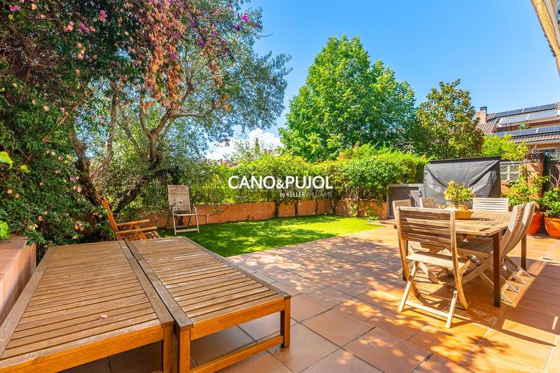 Foto 5c2df339-e218-4d56-bb2e-d9c1edbbb96b. Casa amb calefacció aparcament piscina a Mira-sol Sant Cugat del Vallès