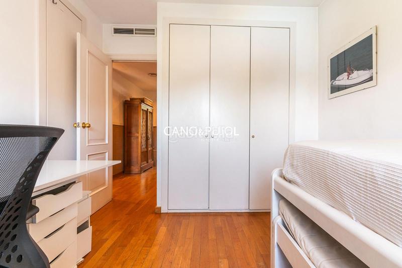 Foto 5f1bc2e0-8b64-4f70-b829-b17187f3ae88. Casa amb calefacció aparcament piscina a Mira-sol Sant Cugat del Vallès