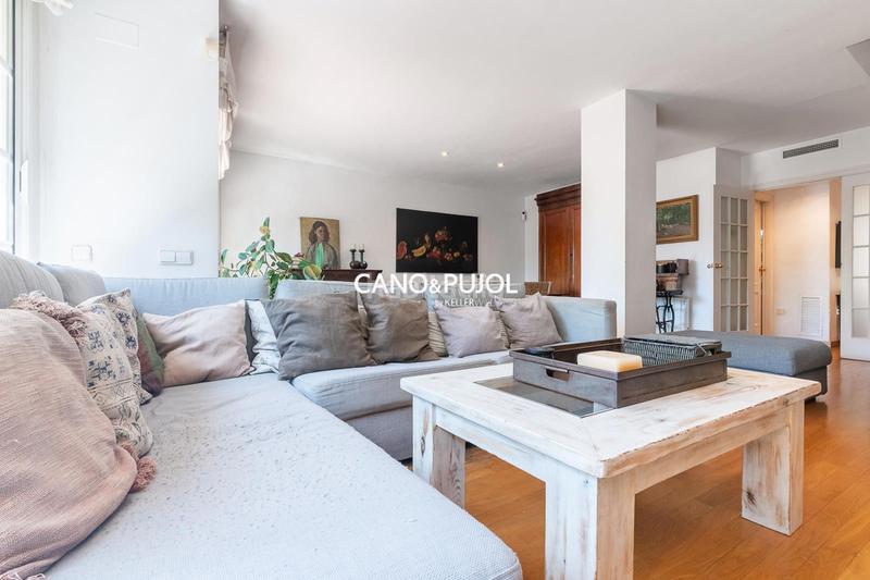 Foto 6036a00f-3805-40b8-950e-e4d83247215c. Casa amb calefacció aparcament piscina a Mira-sol Sant Cugat del Vallès