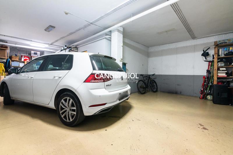 Foto 699ec609-0839-4df1-baeb-64b3882aa232. Casa amb calefacció aparcament piscina a Mira-sol Sant Cugat del Vallès