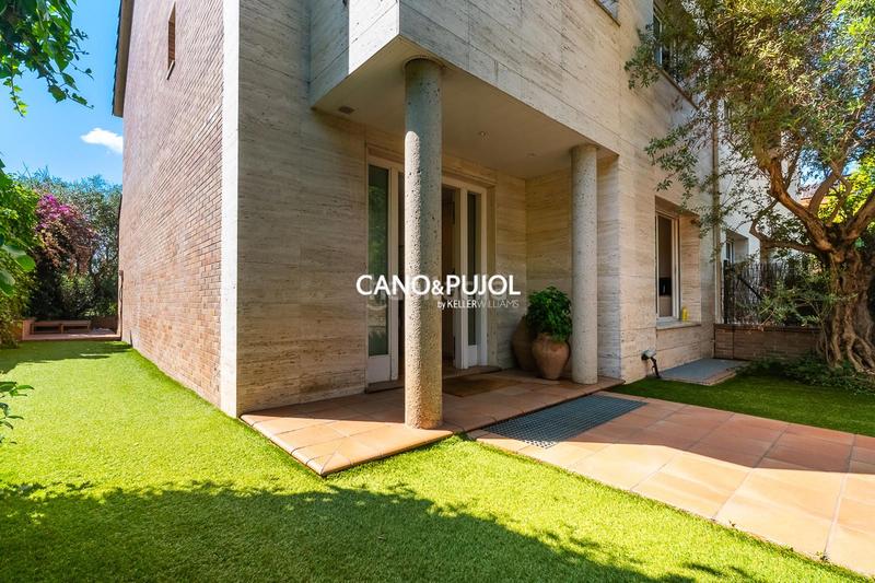 Foto 6c47d59e-63f8-4d68-95d9-eb1646d7a91e. Casa amb calefacció aparcament piscina a Mira-sol Sant Cugat del Vallès