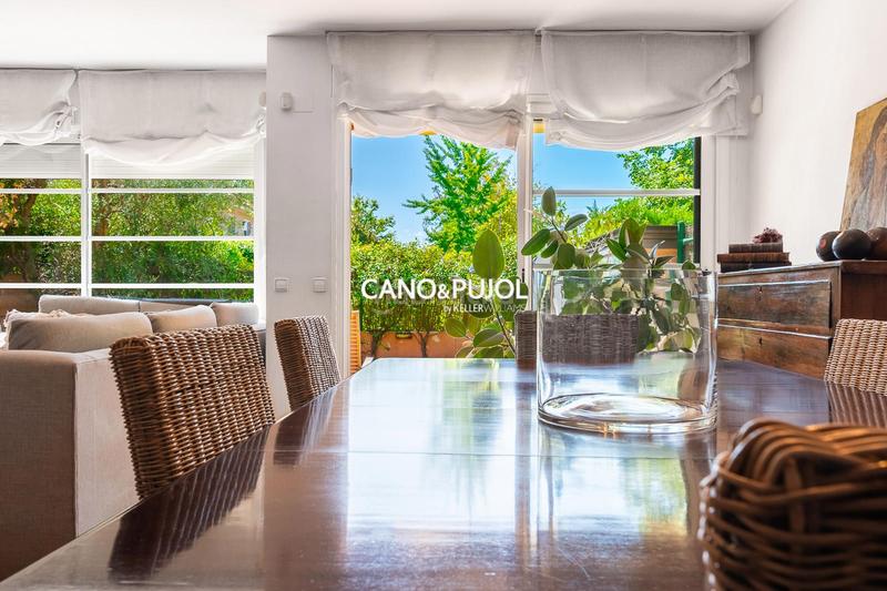 Foto 7c8f0a4d-2e4d-4fb4-911a-f866e0d5e220. Casa amb calefacció aparcament piscina a Mira-sol Sant Cugat del Vallès