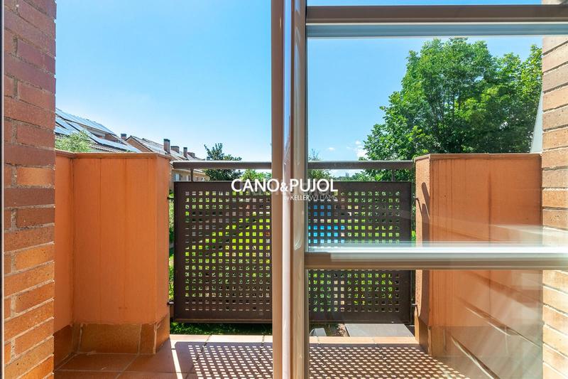 Foto 829c6f08-e188-418e-87cd-c0e26d075583. Casa amb calefacció aparcament piscina a Mira-sol Sant Cugat del Vallès