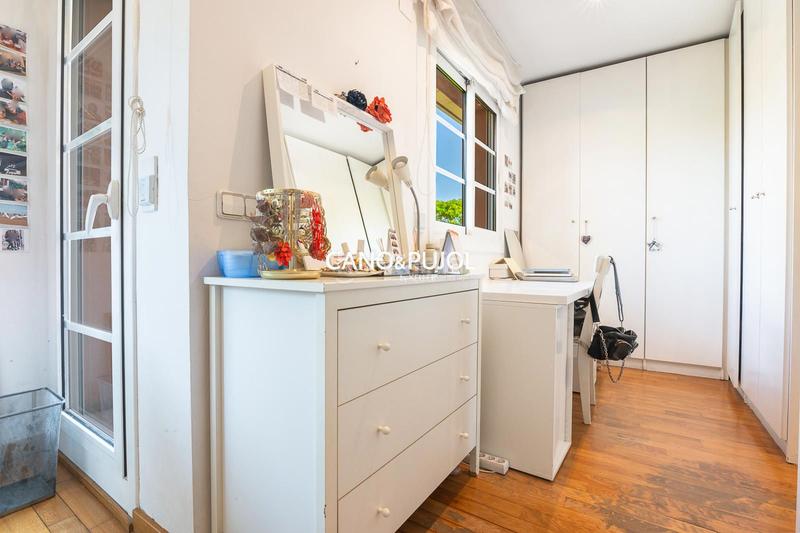 Foto 98d0762c-e60e-475e-a50b-0dd2a153adf1. Casa amb calefacció aparcament piscina a Mira-sol Sant Cugat del Vallès