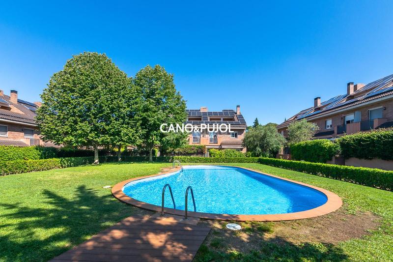 Foto a4052860-cb5a-4cae-98a5-3570df8914e7. Casa amb calefacció aparcament piscina a Mira-sol Sant Cugat del Vallès