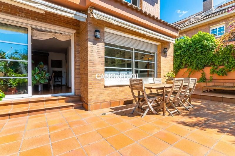 Foto bd53e1b5-000e-441d-a4df-92e44951ac8c. Casa amb calefacció aparcament piscina a Mira-sol Sant Cugat del Vallès