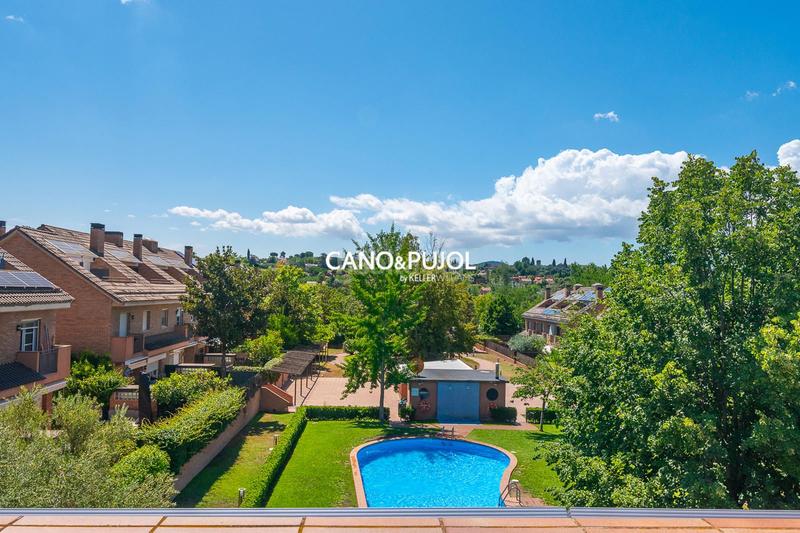 Foto c876cb34-89f8-49d7-91f2-a4e33522d9fb. Casa amb calefacció aparcament piscina a Mira-sol Sant Cugat del Vallès
