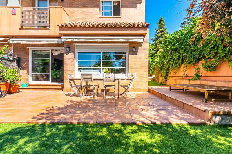 Foto cdfa5791-c465-4d52-a0ff-b120790331b4. Casa amb calefacció aparcament piscina a Mira-sol Sant Cugat del Vallès