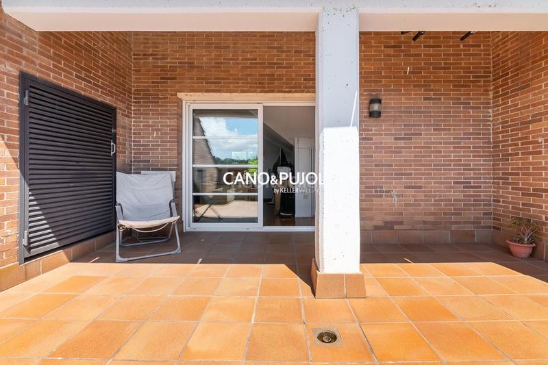 Foto ce68a9ea-c707-4698-b992-a127b0821edc. Casa amb calefacció aparcament piscina a Mira-sol Sant Cugat del Vallès