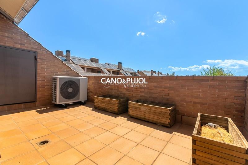 Foto d0f97ca7-ddc9-4351-86e0-00c31ab04dd1. Casa amb calefacció aparcament piscina a Mira-sol Sant Cugat del Vallès