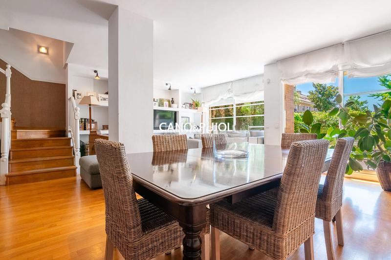 Foto e0c71236-101f-4316-8a4d-289dde762ab7. Casa amb calefacció aparcament piscina a Mira-sol Sant Cugat del Vallès