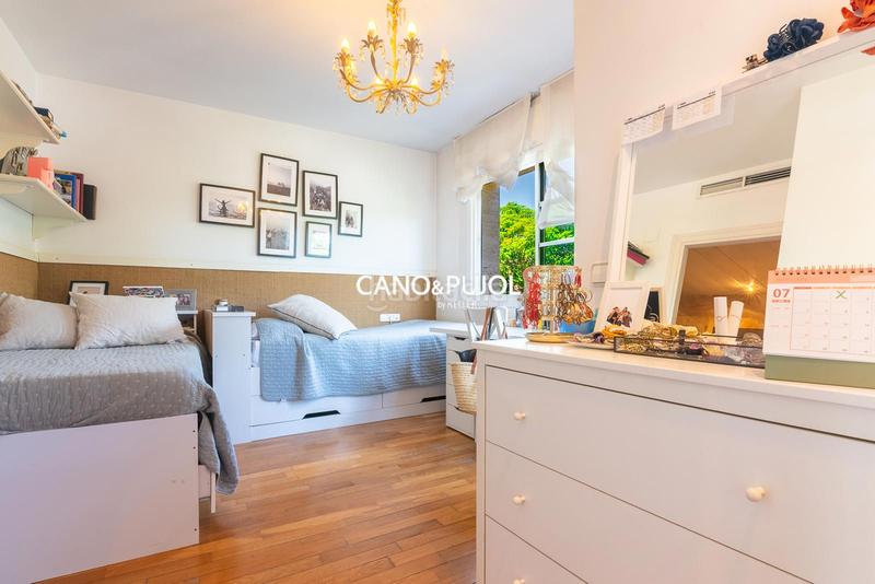 Foto ec9e13a8-c5a7-4578-bf23-15e8ca58bd5c. Casa amb calefacció aparcament piscina a Mira-sol Sant Cugat del Vallès