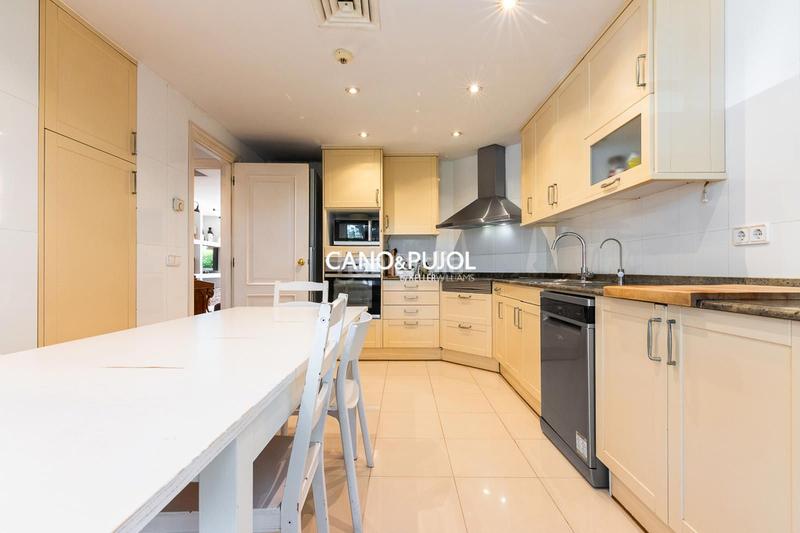 Foto ecab44b6-0116-4b43-bb8b-fbdf978edfa1. Casa amb calefacció aparcament piscina a Mira-sol Sant Cugat del Vallès