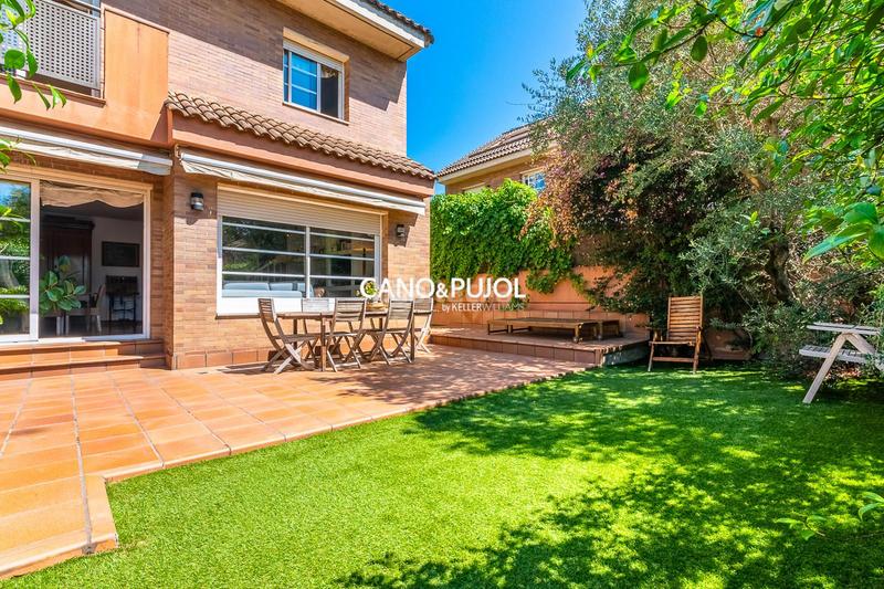 Foto fcd975d2-0e14-4016-843a-79eece1e6b7a. Casa amb calefacció aparcament piscina a Mira-sol Sant Cugat del Vallès