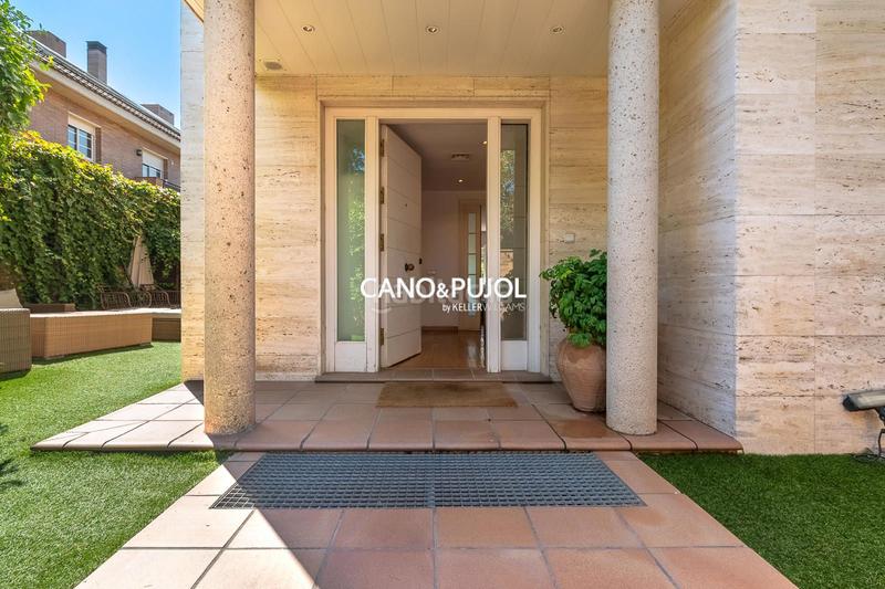 Foto fdaaf6e8-0ab2-4f13-8a88-2449f358fe23. Casa amb calefacció aparcament piscina a Mira-sol Sant Cugat del Vallès