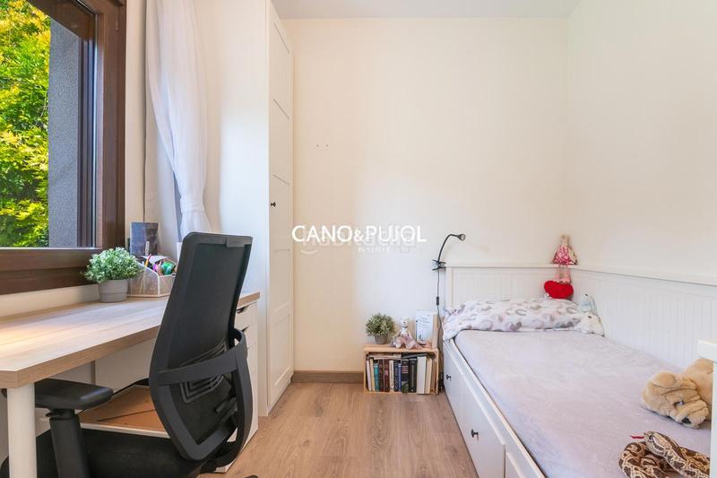 Foto ea96bedd-ce29-43f5-abbe-b2be6435a778. Casa  unifamiliar en palleja en Pallejà