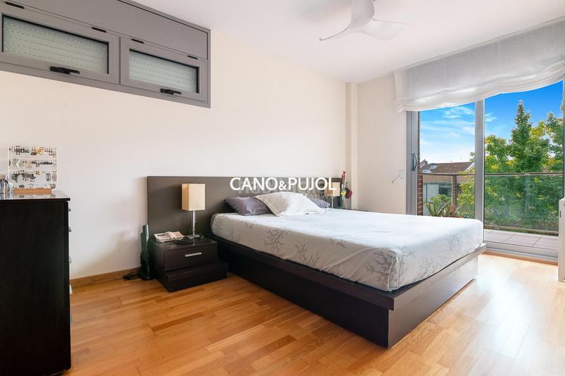 Foto e605b693-a3e7-4199-b918-f3479148d31c. Attique avec chauffage parking piscine dans Mira-sol Sant Cugat del Vallès