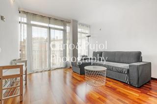 Location Appartement  Pasaje sant antoni 10.. Duplex  amueblado 4 hab con piscina