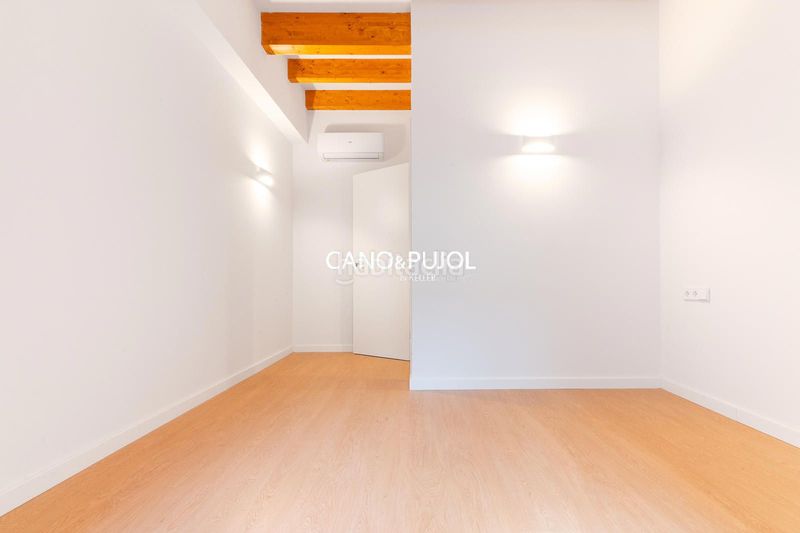 Foto b4f3ba6a-f90b-48b6-87f0-cdcca86e88f6. Casa amb calefacció a Centre Rubí