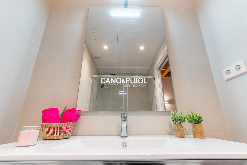 Foto 5f70b000-813a-45d1-8c98-317c60f6762a. Haus mit heizung in Centre Rubí