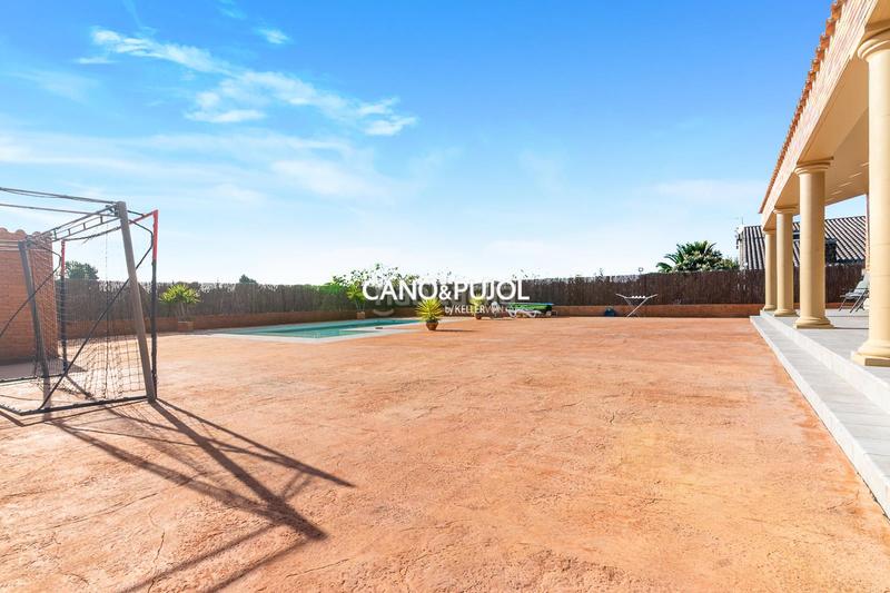 Foto 08ba2f13-d46c-42ca-86d4-94079053d6f0. Casa  unifamiliar con 2 viviendas en Can Parellada Terrassa