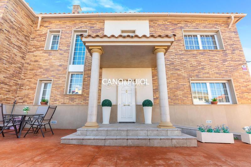 Foto 1e8e4568-f5e2-4e15-9d5e-7017a6654d87. Casa  unifamiliar con 2 viviendas en Can Parellada Terrassa