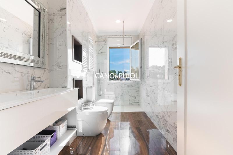 Foto 34b6f170-ac85-4ff7-95f9-1b347d30e8b0. Casa  unifamiliar con 2 viviendas en Can Parellada Terrassa