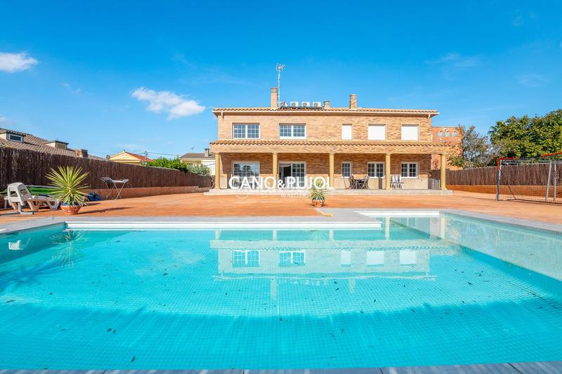 Foto 51469152-7343-47b6-9cb3-7e5125d779a3. Casa  unifamiliar con 2 viviendas en Can Parellada Terrassa