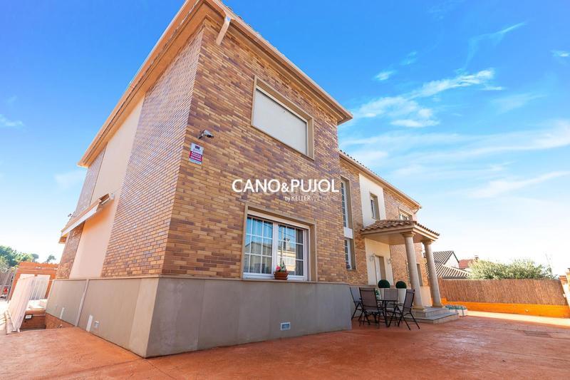 Foto 65ac3ae0-f2c7-4dc9-a7cb-a8c0ee50b1e0. Casa  unifamiliar con 2 viviendas en Can Parellada Terrassa