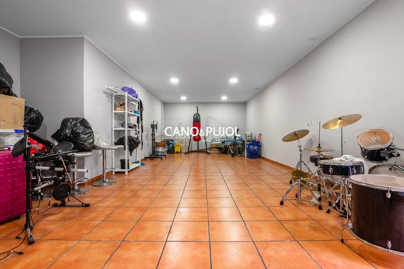 Foto 71a6ab4f-b5bb-4b6f-86ae-ad71c1d51b3f. Casa  unifamiliar con 2 viviendas en Can Parellada Terrassa