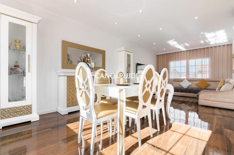 Foto 9d545cd2-2ff1-402c-bb8c-75fff74edb64. Casa  unifamiliar con 2 viviendas en Can Parellada Terrassa