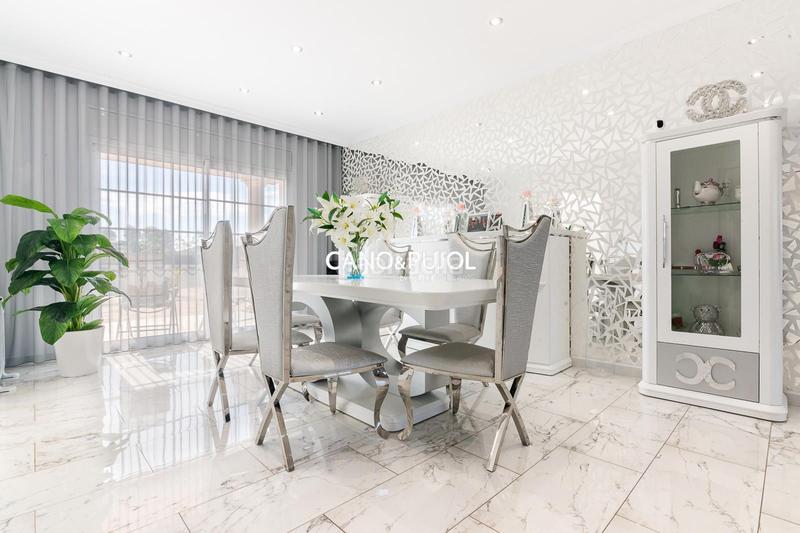 Foto a2d95ee5-ce0c-4f0b-889f-fb97573ec4cd. Casa  unifamiliar con 2 viviendas en Can Parellada Terrassa